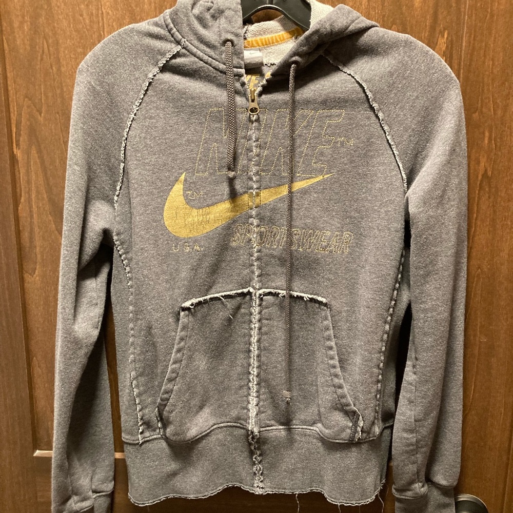 Nike fit up with gold detail
